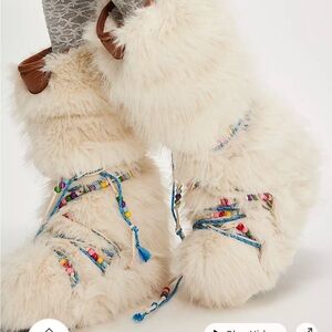 $248 Free People Boho Apres All Day Beaded Boots White Faux Fur 6.5 SOLD OUT